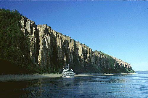 Klippen aus unterkambrischen Schichten am Fluss Lena in Jakutien, Sibirische Tafel